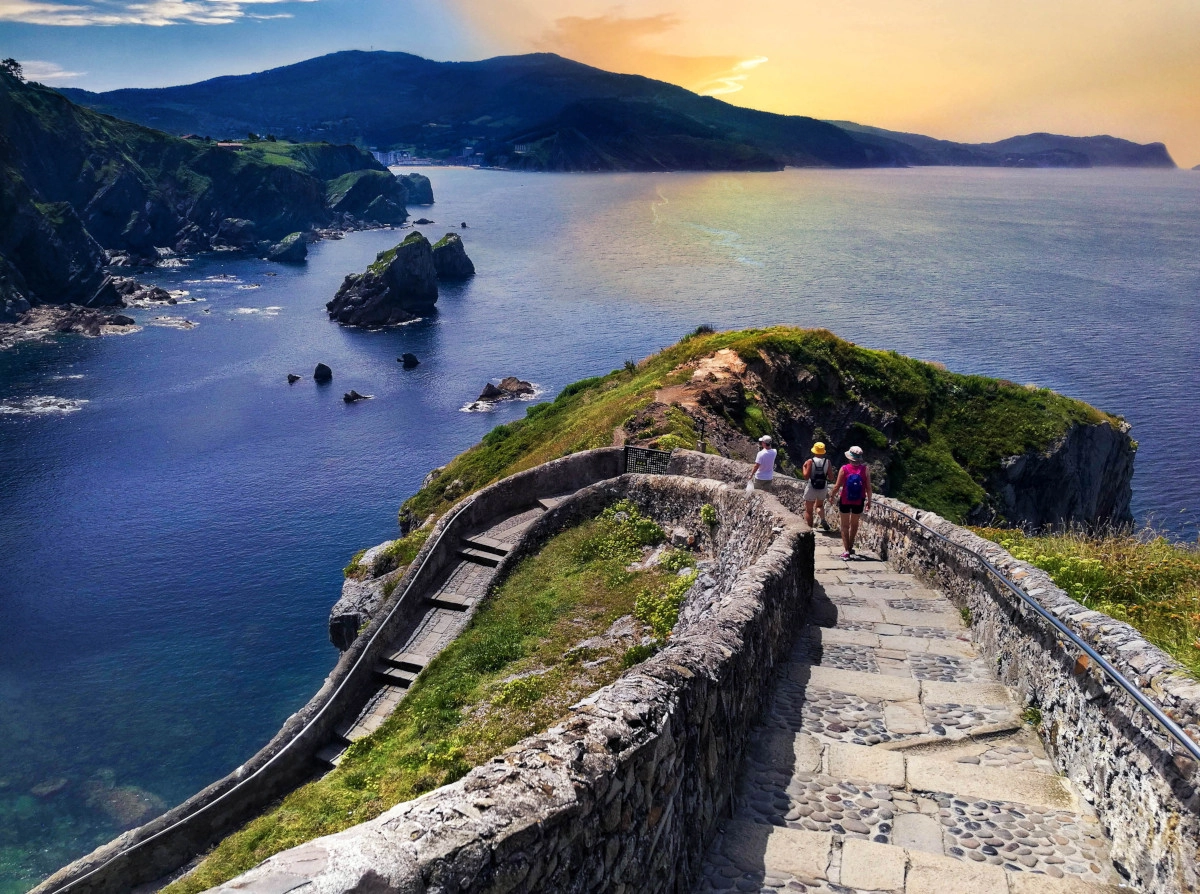 costa vasca y san juan de gaztelugatxe en Bermeo